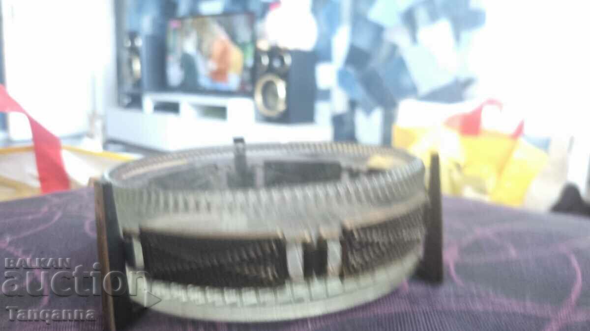 Glass bowl with metal with price 16.00 BGN | € 8.18 Glass bowl with metal with price 16.00 BGN | € 8.18