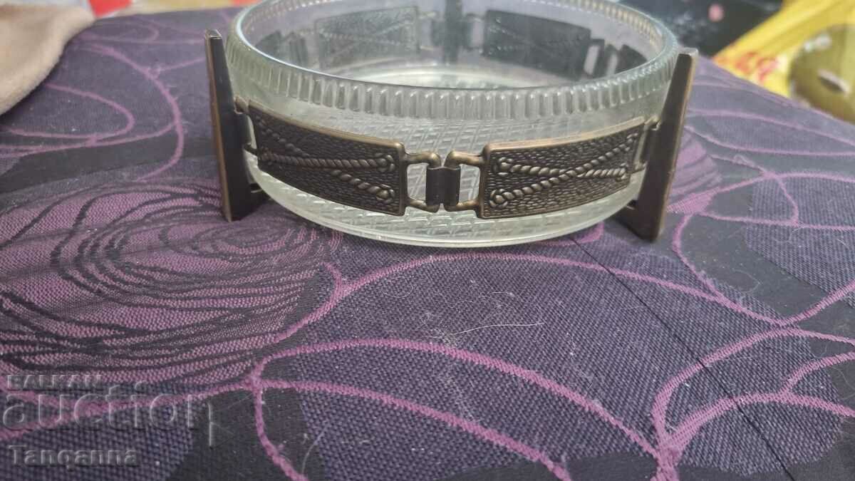 Auction Glass bowl with metal Auction Glass bowl with metal