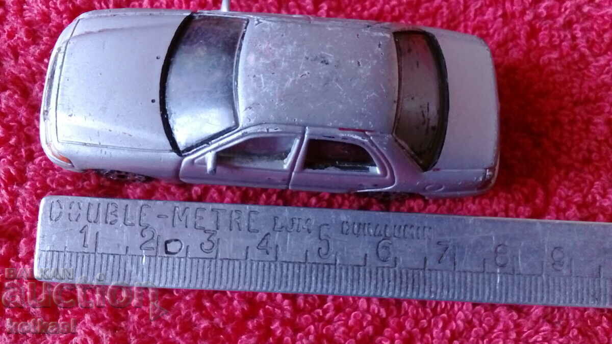 Small metal car model FORD CROWN VICTORIA Small metal car model FORD CROWN VICTORIA