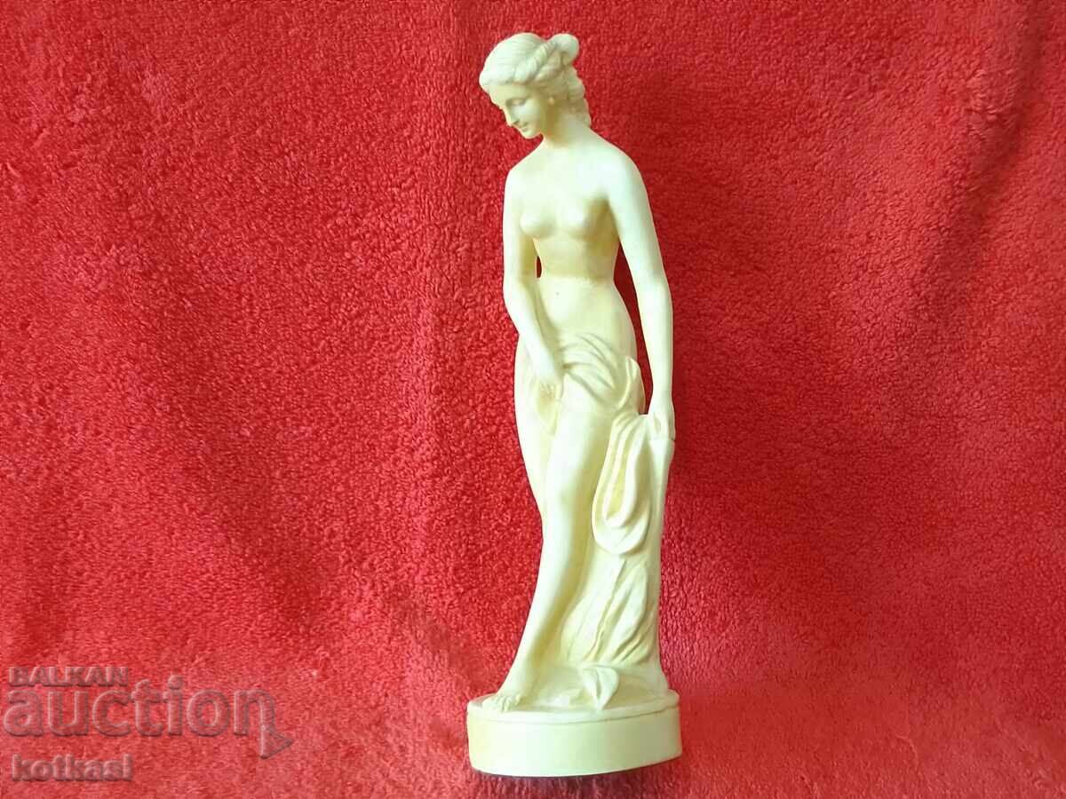 Figure of Venus Bathing A. Santini Italy Alabaster Marked with price 185.50 BGN | € 94.84 Figure of Venus Bathing A. Santini Italy Alabaster Marked with price 185.50 BGN | € 94.84