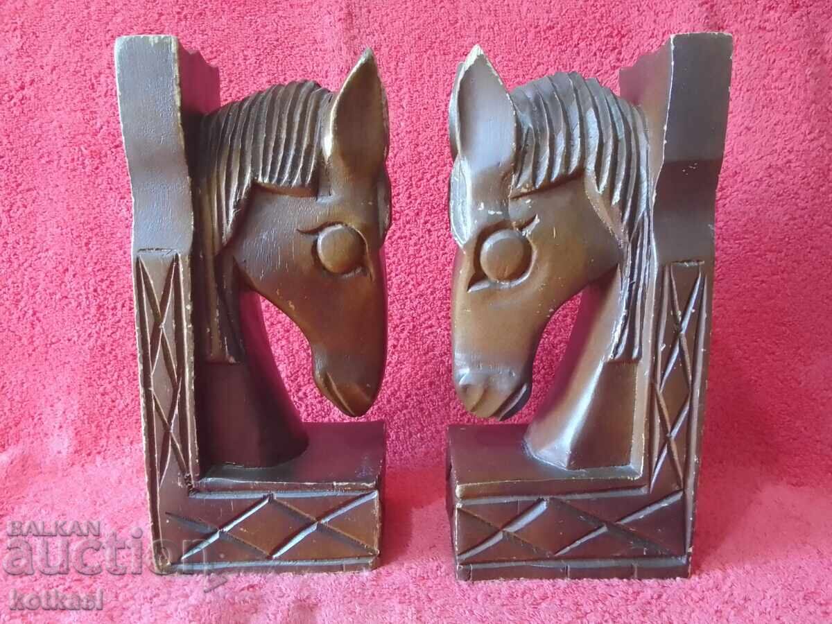Auction Book stopper Horses Wood carving height 20.50 cm. Auction Book stopper Horses Wood carving height 20.50 cm.