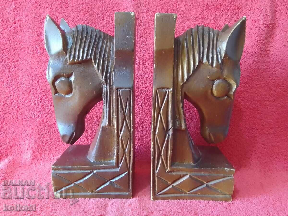 Book stopper Horses Wood carving height 20.50 cm. Book stopper Horses Wood carving height 20.50 cm.