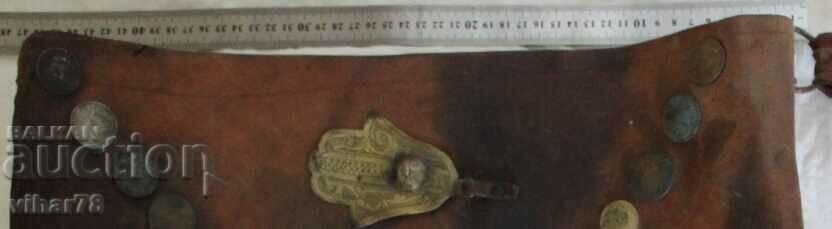 GEANT VECHE URIASA DIN PIELE CU TREI BUZUARE NU E ALTA cu preț 449.99 BGN | € 230.08 GEANT VECHE URIASA DIN PIELE CU TREI BUZUARE NU E ALTA cu preț 449.99 BGN | € 230.08