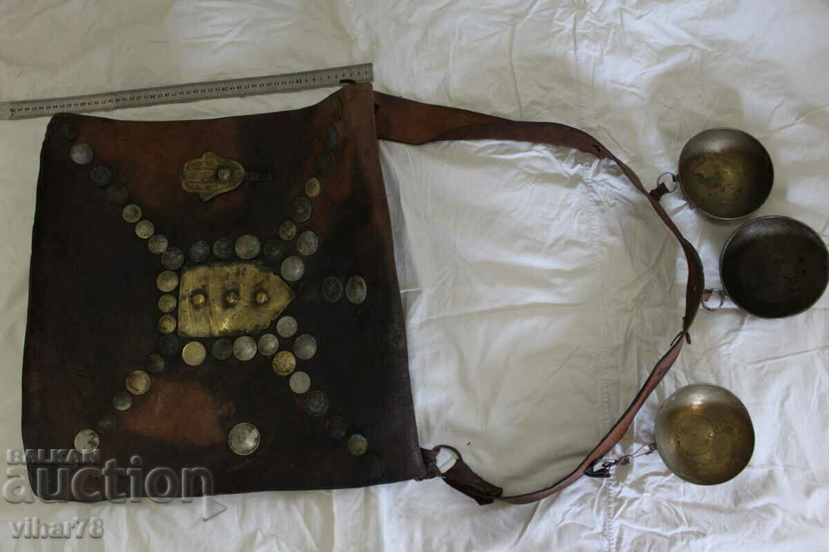 GEANT VECHE URIASA DIN PIELE CU TREI BUZUARE NU E ALTA - 5 GEANT VECHE URIASA DIN PIELE CU TREI BUZUARE NU E ALTA - 5