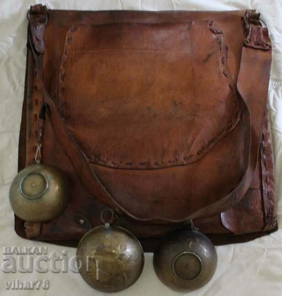 GEANT VECHE URIASA DIN PIELE CU TREI BUZUARE NU E ALTA - 7 GEANT VECHE URIASA DIN PIELE CU TREI BUZUARE NU E ALTA - 7