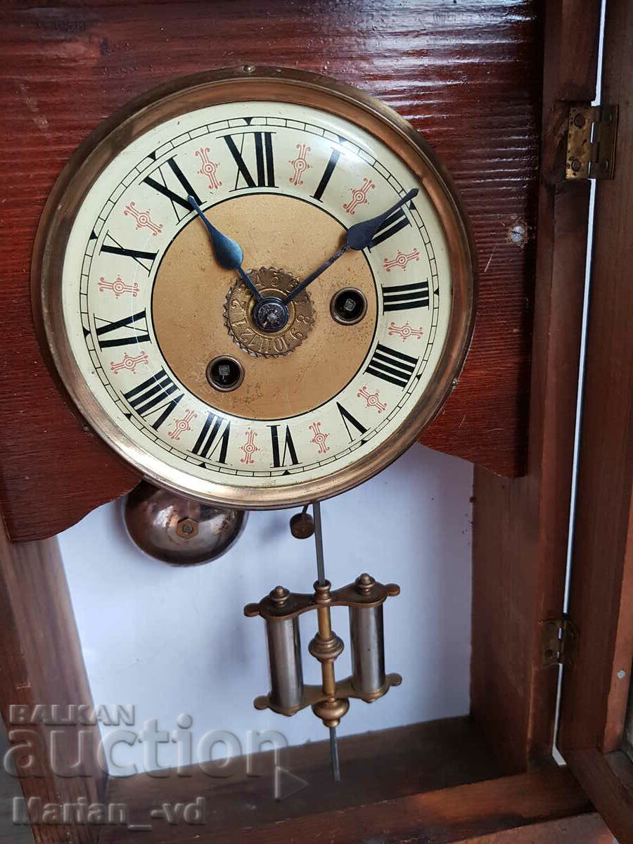 Delivery of Old mechanical table clock