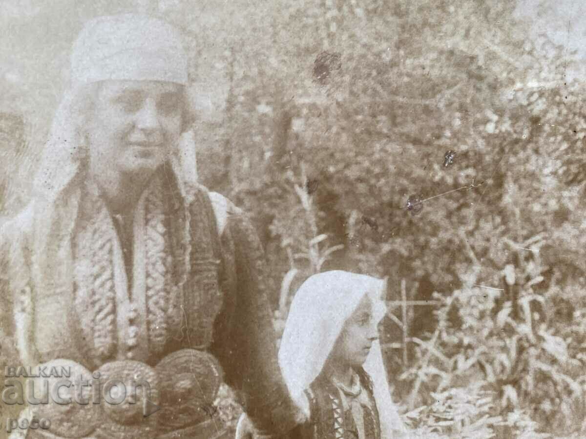 Livrarea Femeie și copil în costume macedonene fotografie veche circa 1910. Livrarea Femeie și copil în costume macedonene fotografie veche circa 1910.