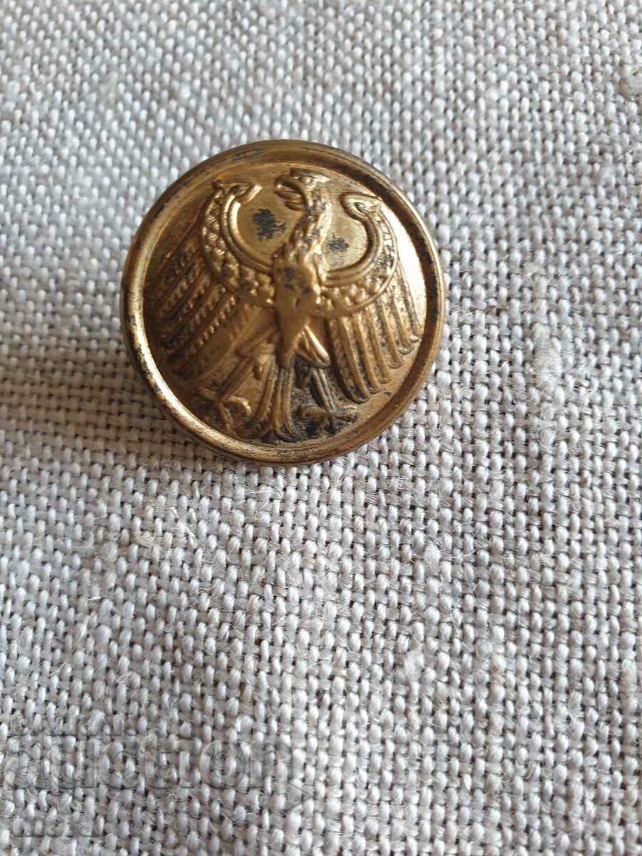 Old military button with gilding with price 7.00 BGN | € 3.58 Old military button with gilding with price 7.00 BGN | € 3.58