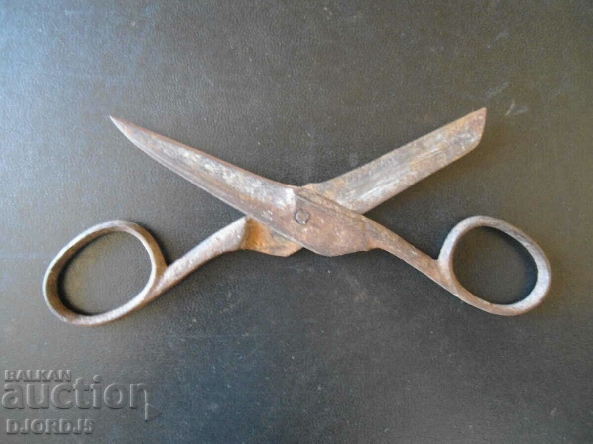Old scissors with price 2.00 BGN | € 1.02 Old scissors with price 2.00 BGN | € 1.02