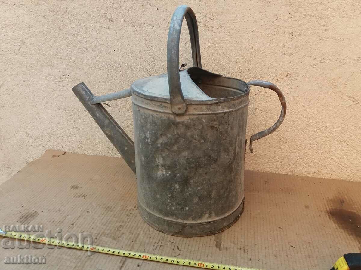 Auction MASSIVE METAL WATERING CAN - FOR DECORATION Auction MASSIVE METAL WATERING CAN - FOR DECORATION