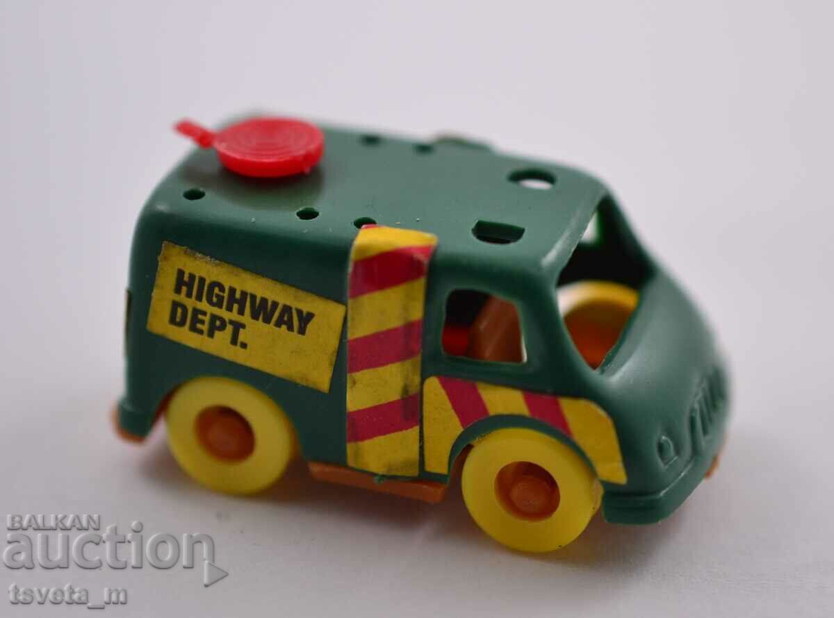 Cărucior mic din plastic jucării pentru copii „kinder surprise”. cu preț € 1.00 | 1.96 BGN