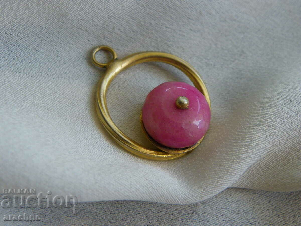 Позлатен сребърен медальон с рубелит с цена 35.00 лв. | € 17.90 Позлатен сребърен медальон с рубелит с цена 35.00 лв. | € 17.90