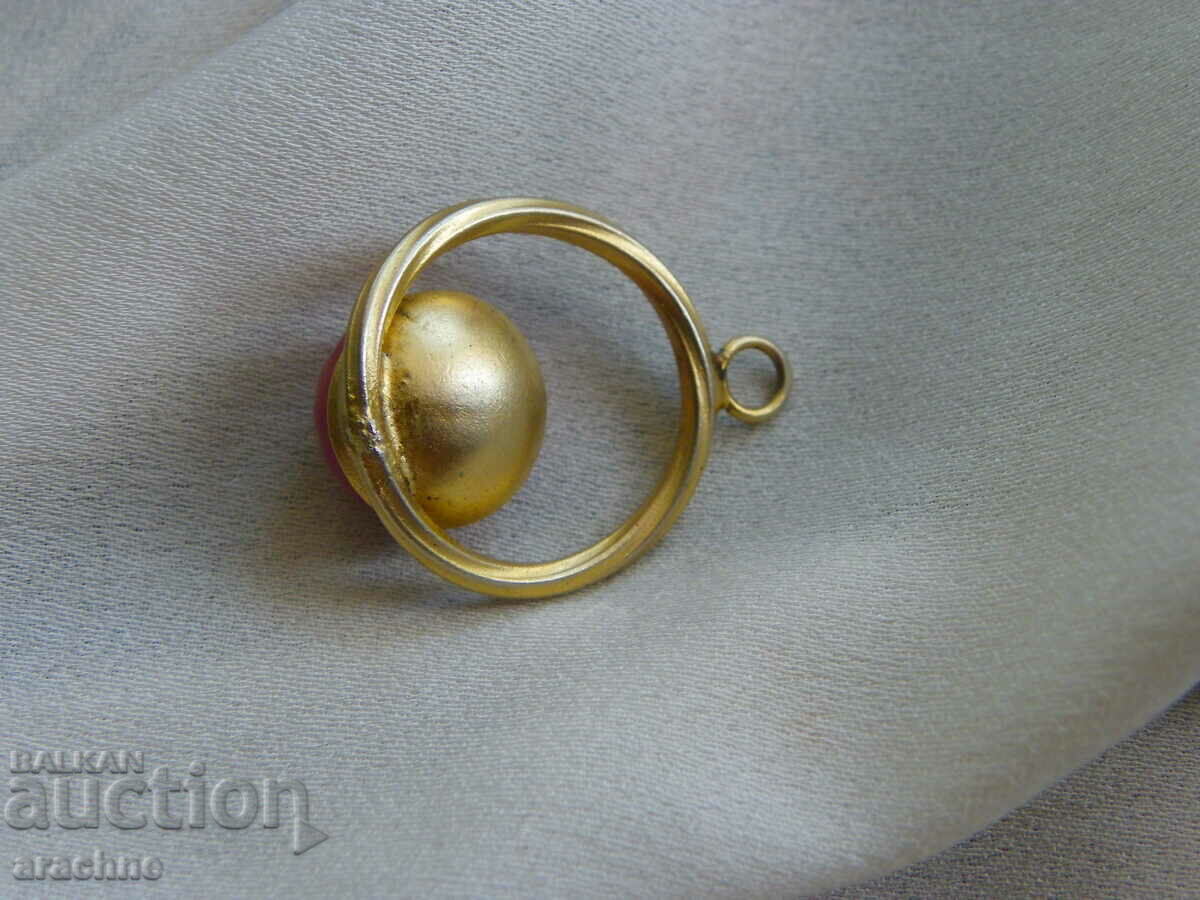 Доставка на Позлатен сребърен медальон с рубелит Доставка на Позлатен сребърен медальон с рубелит