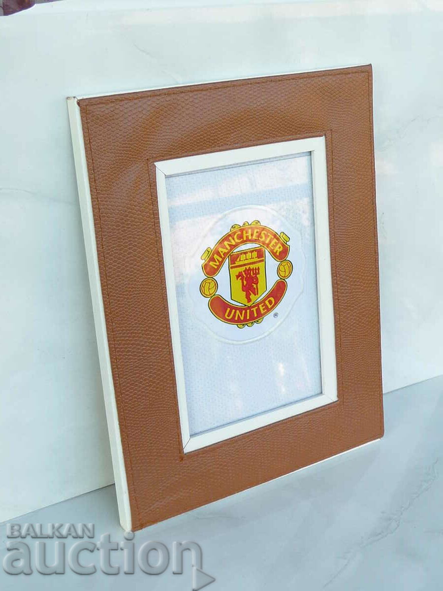 Manchester United emblem framed fans of Premiership fan with price 18.00 BGN | € 9.20 Manchester United emblem framed fans of Premiership fan with price 18.00 BGN | € 9.20