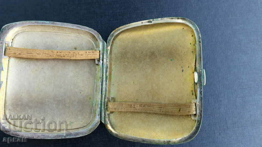 Delivery of old snuff box with porcelain Delivery of old snuff box with porcelain