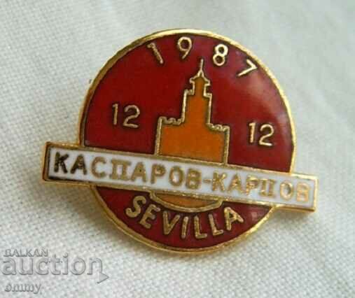Значка шах шахмат Каспаров-Карпов, 1987 Севиля с цена 13.00 лв. | € 6.65 Значка шах шахмат Каспаров-Карпов, 1987 Севиля с цена 13.00 лв. | € 6.65