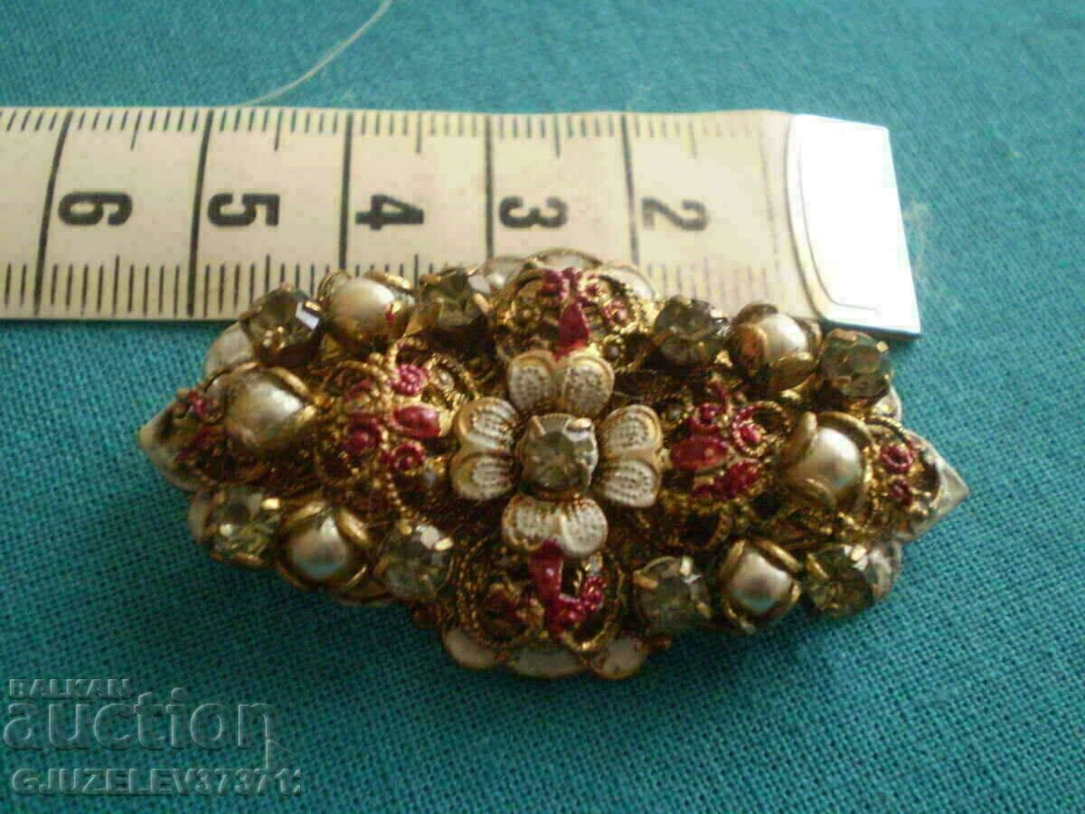 Old vintage brooch with price 49.00 BGN | € 25.05 Old vintage brooch with price 49.00 BGN | € 25.05