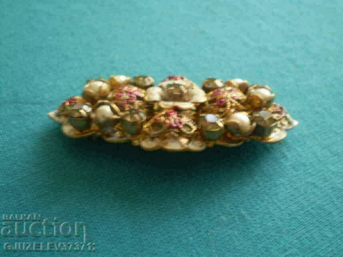 Auction Old vintage brooch Auction Old vintage brooch