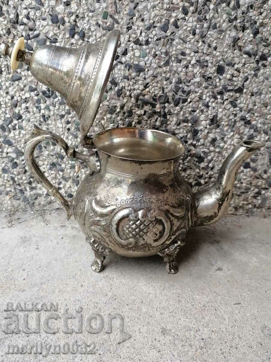 Un fierbător foarte vechi cu preț 49.00 BGN | € 25.05 Un fierbător foarte vechi cu preț 49.00 BGN | € 25.05