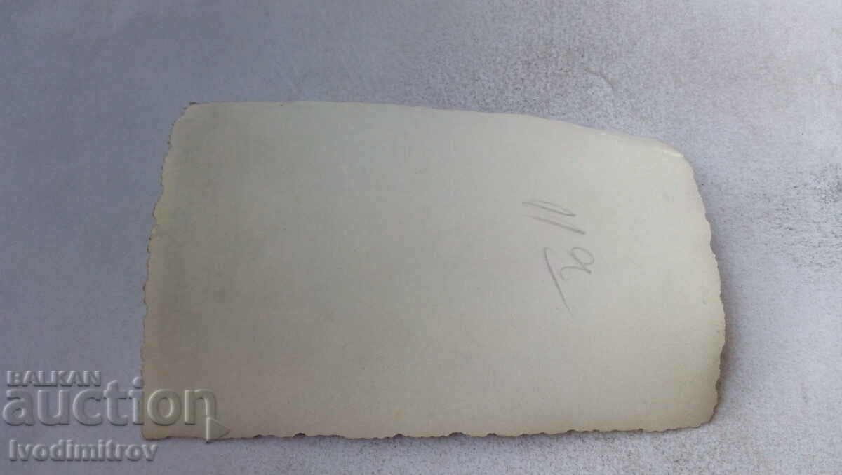 Fotografie cu proaspăt căsătoriți cu prietenii lor cu preț 1.35 BGN | € 0.69 Fotografie cu proaspăt căsătoriți cu prietenii lor cu preț 1.35 BGN | € 0.69