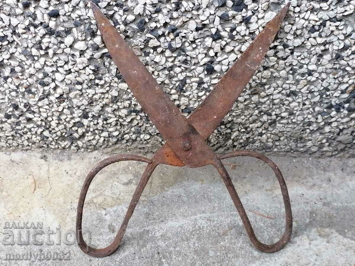 Auction Vintage wrought iron scissors Auction Vintage wrought iron scissors