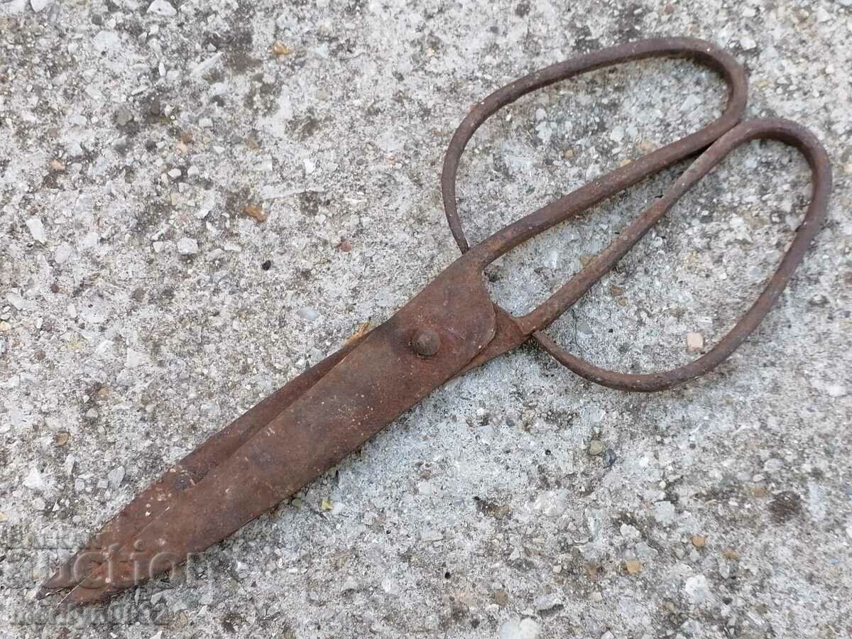 Vintage wrought iron scissors - 7 Vintage wrought iron scissors - 7