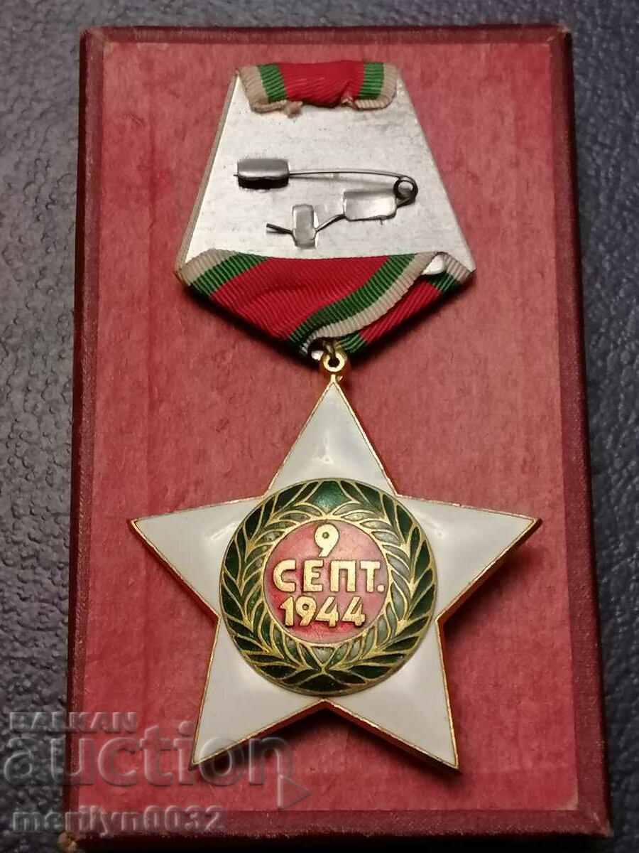 Παράδοση Τάγμα της Ενάτης Σεπτεμβρίου 1944, 1ου βαθμού με κιβώτιο Παράδοση Τάγμα της Ενάτης Σεπτεμβρίου 1944, 1ου βαθμού με κιβώτιο