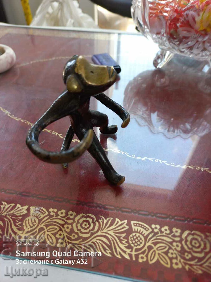 Auction BRONZE MONKEY PLASTIC STATUETTE Auction BRONZE MONKEY PLASTIC STATUETTE