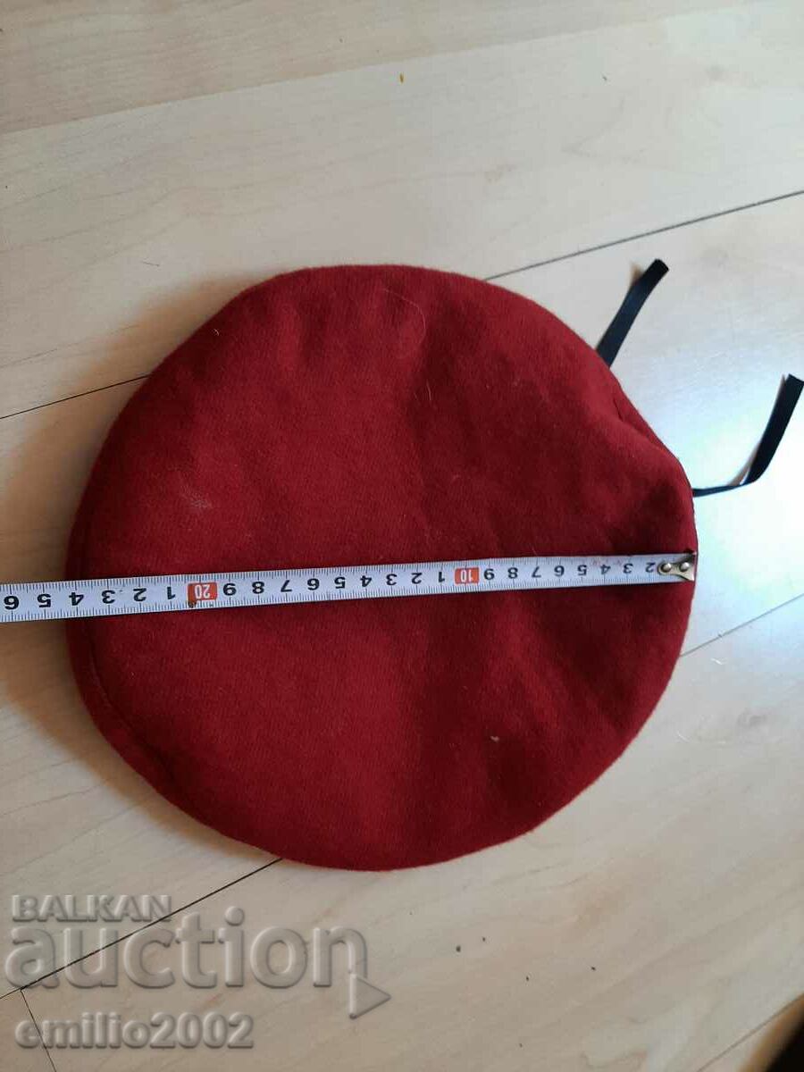 Bereta roșie militară numărul 56 cu preț 19.00 BGN | € 9.71