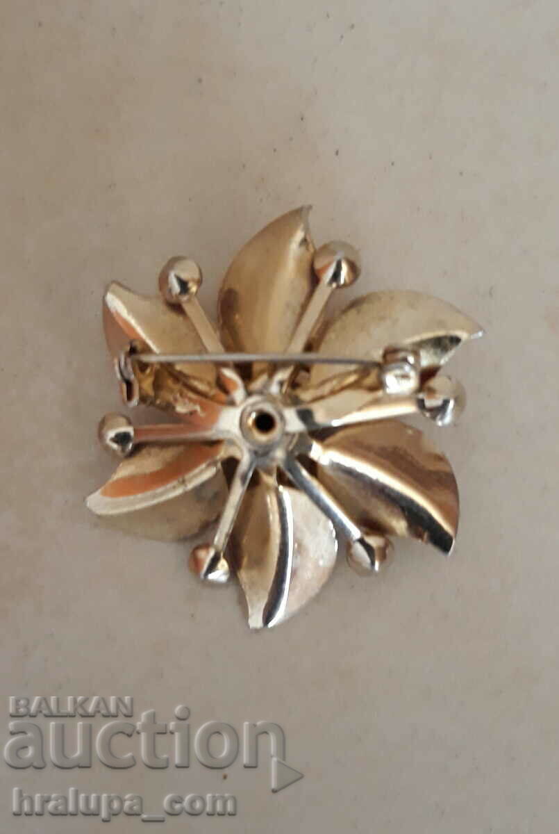 Old brooch with price 20.00 BGN | € 10.23