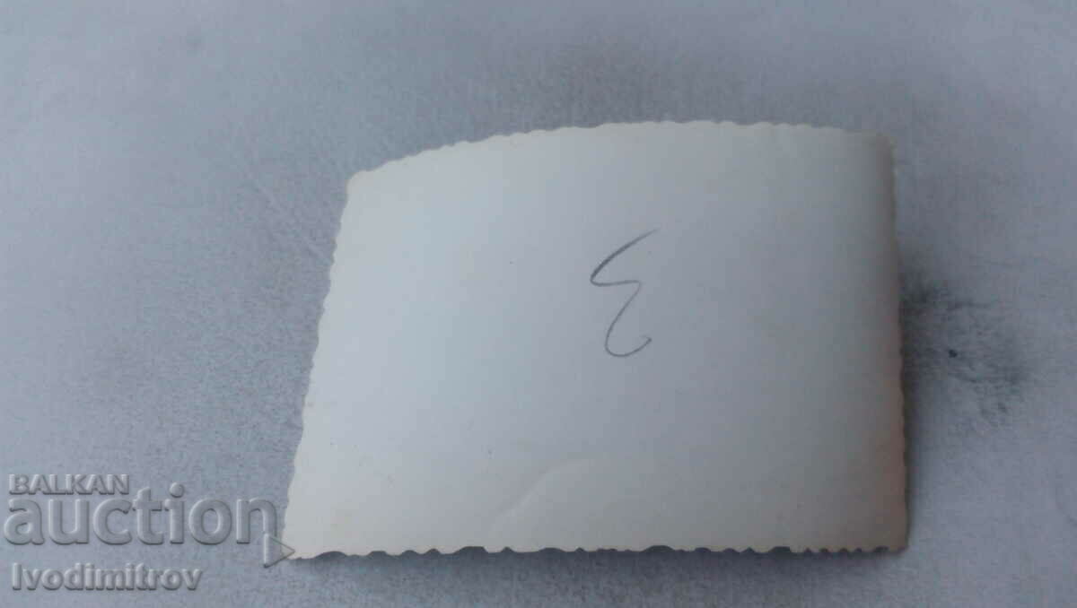 Φωτογραφία Ένας άνδρας πηδά από έναν γκρεμό στη θάλασσα με τιμή 1.65 BGN | € 0.84 Φωτογραφία Ένας άνδρας πηδά από έναν γκρεμό στη θάλασσα με τιμή 1.65 BGN | € 0.84