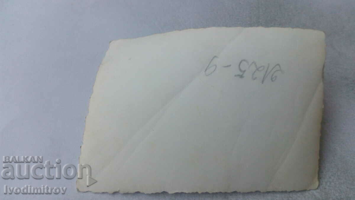 Φωτογραφία Τέσσερις άνδρες στην παραλία με τιμή 2.65 BGN | € 1.35 Φωτογραφία Τέσσερις άνδρες στην παραλία με τιμή 2.65 BGN | € 1.35