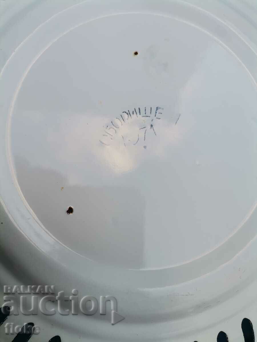 Auction Metal fruit bowl - old Auction Metal fruit bowl - old