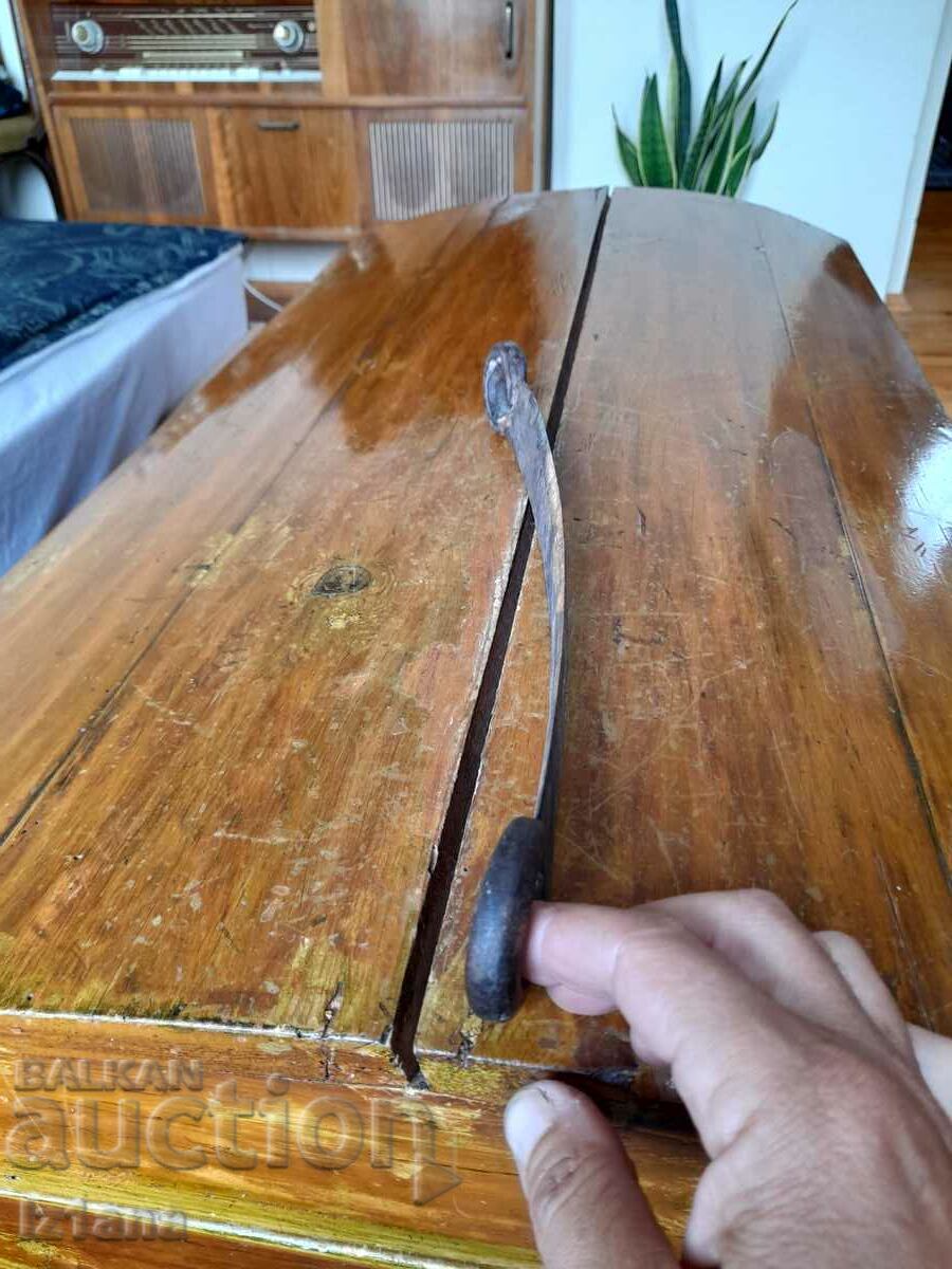 Delivery of An old tool, a peeler