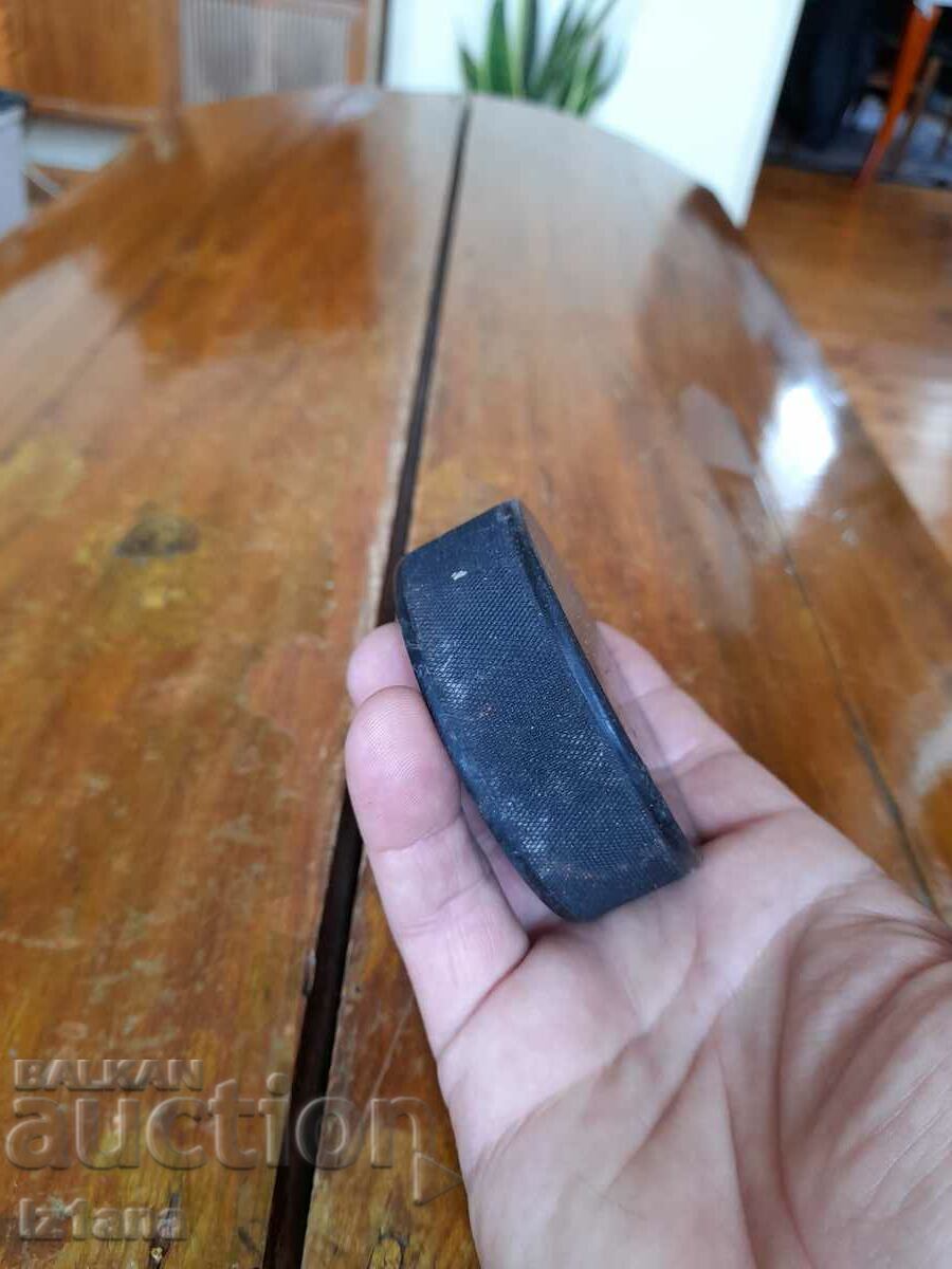 Auction Old hockey puck Praha 85 Auction Old hockey puck Praha 85