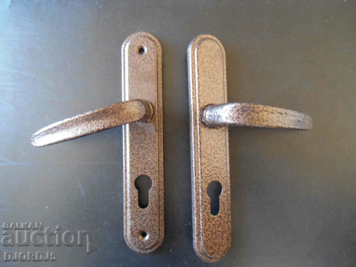 Old door hinges with price 4.00 BGN | € 2.05 Old door hinges with price 4.00 BGN | € 2.05