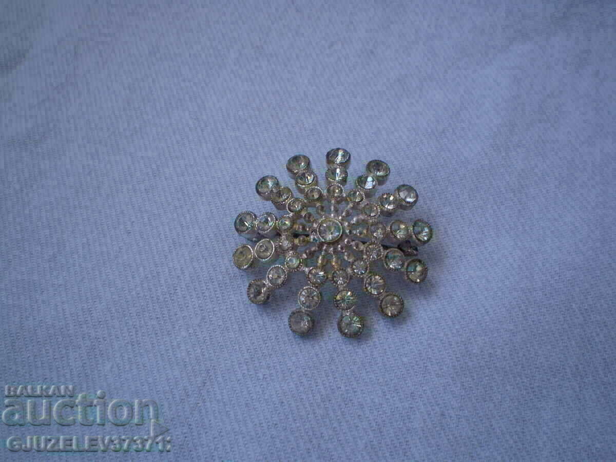 Delivery of Women's Zirconia Brooch Delivery of Women's Zirconia Brooch