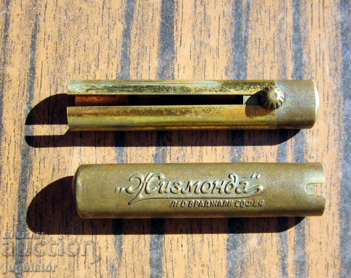 παλιό μπρονζέ κουτί με βουλγαρικό κραγιόν Zizmonda Sofia με τιμή 15.00 BGN | € 7.67 παλιό μπρονζέ κουτί με βουλγαρικό κραγιόν Zizmonda Sofia με τιμή 15.00 BGN | € 7.67