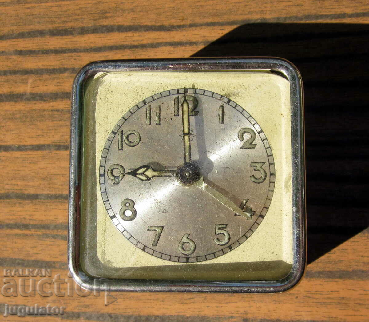 Delivery of old German JUNGHANS alarm clock for parts Delivery of old German JUNGHANS alarm clock for parts