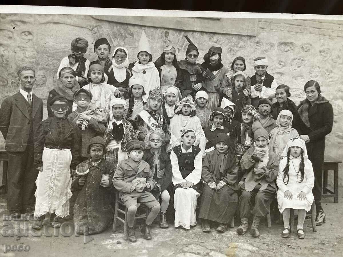 Σχολή Βάρνας "Άγιος Αθανάσιος" Μαθητές Μεταμφίεση παλιά φωτογραφία