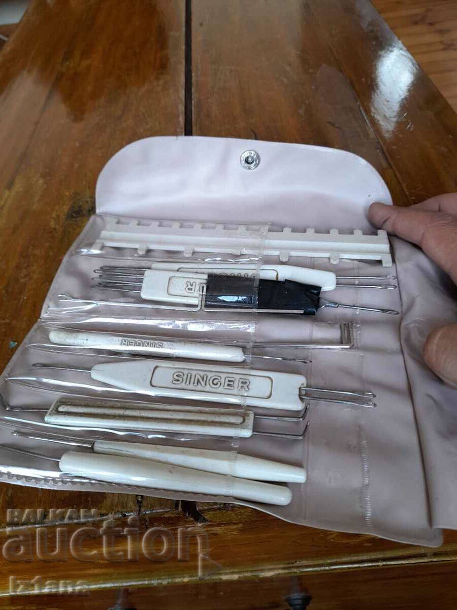 Delivery of Old Singer Sewing Machine Accessories Delivery of Old Singer Sewing Machine Accessories