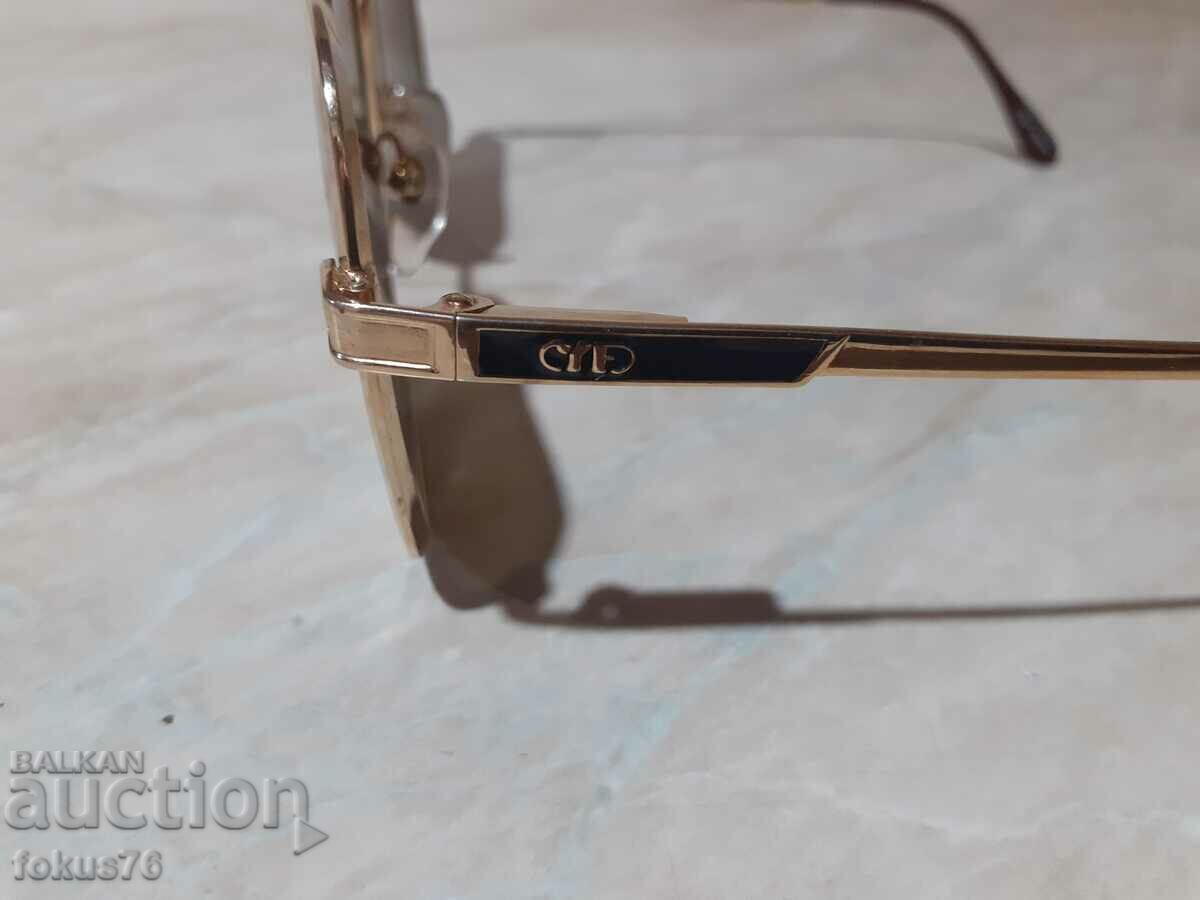 Delivery of Luxury sunglasses with a thick gold-plated frame