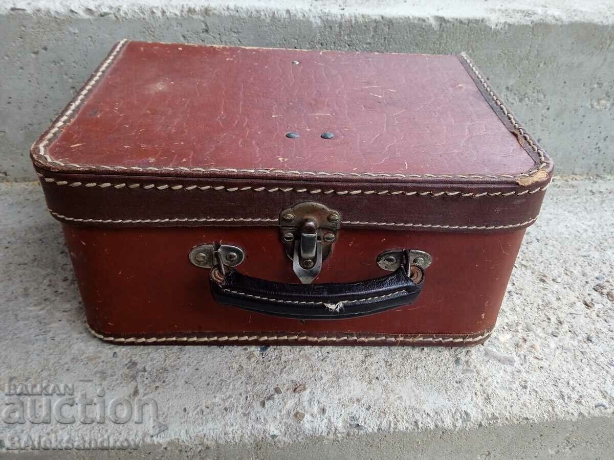 Δημοπρασία Παλιό μικρό χαρτοφύλακα Δημοπρασία Παλιό μικρό χαρτοφύλακα