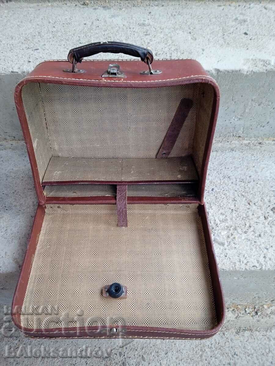 Παλιό μικρό χαρτοφύλακα - 5 Παλιό μικρό χαρτοφύλακα - 5