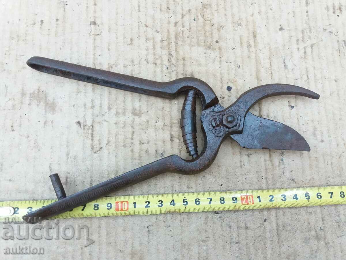 Delivery of STEELIZED SOC. VINE SHEARS, TOOL EXCELLENT