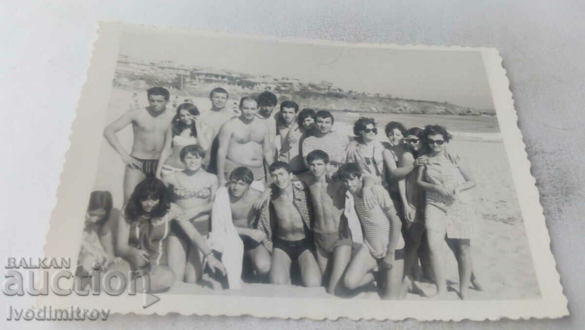 Снимка Созопол Младежи и девойки на плажа 1968