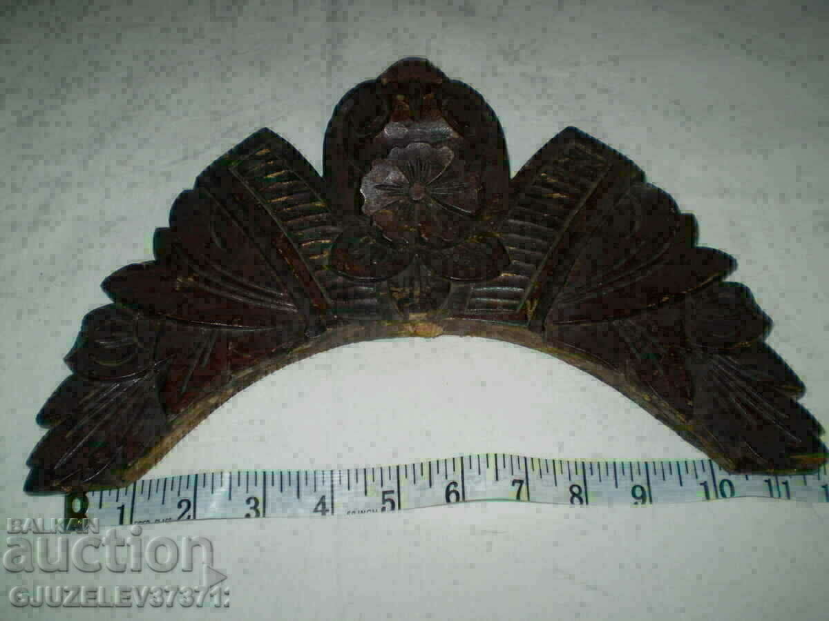 Παράδοση Παλιό σκαλισμένο αέτωμα για ρολόι ή καρέκλα Παράδοση Παλιό σκαλισμένο αέτωμα για ρολόι ή καρέκλα