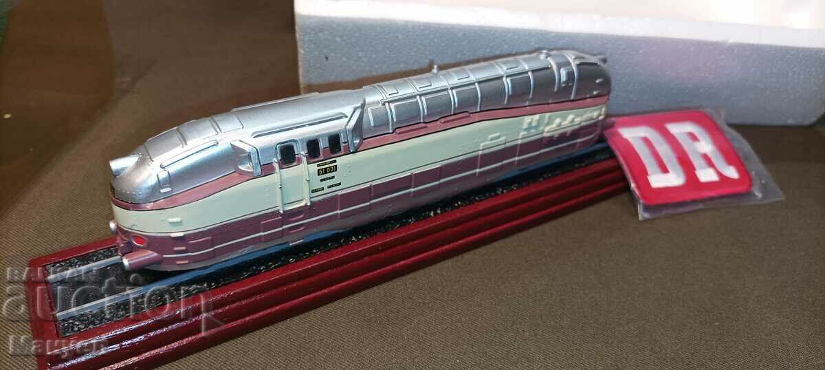 I am selling an old model train. with price 29.00 BGN | € 14.83