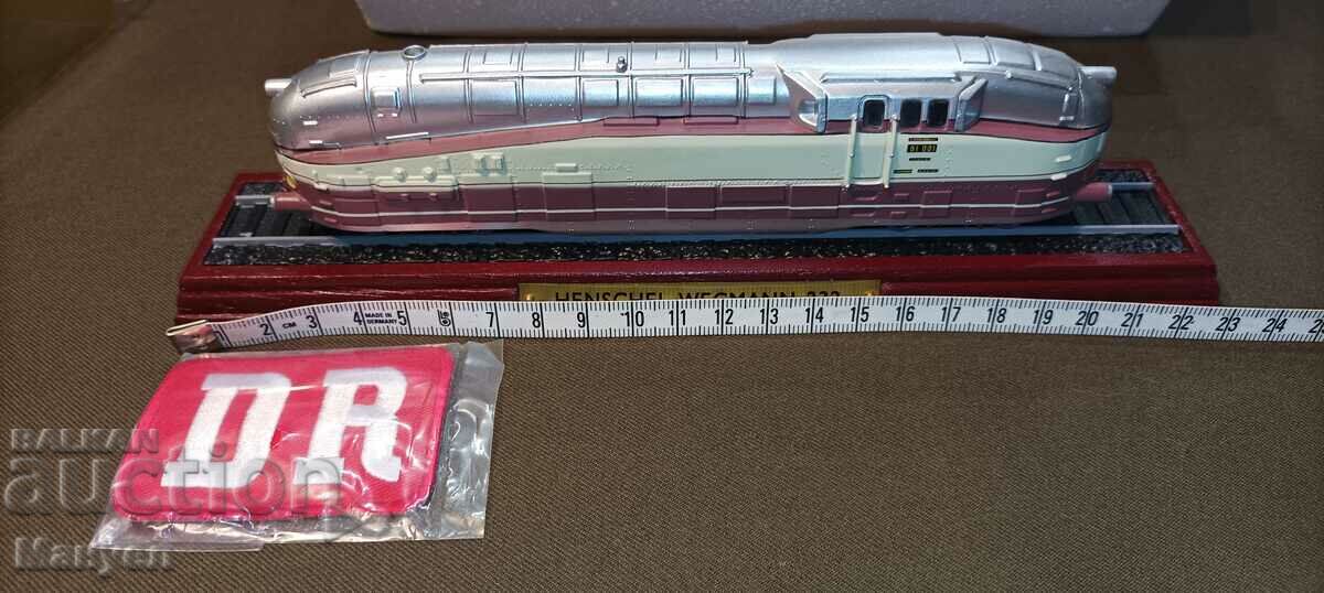 Auction  I am selling an old model train.