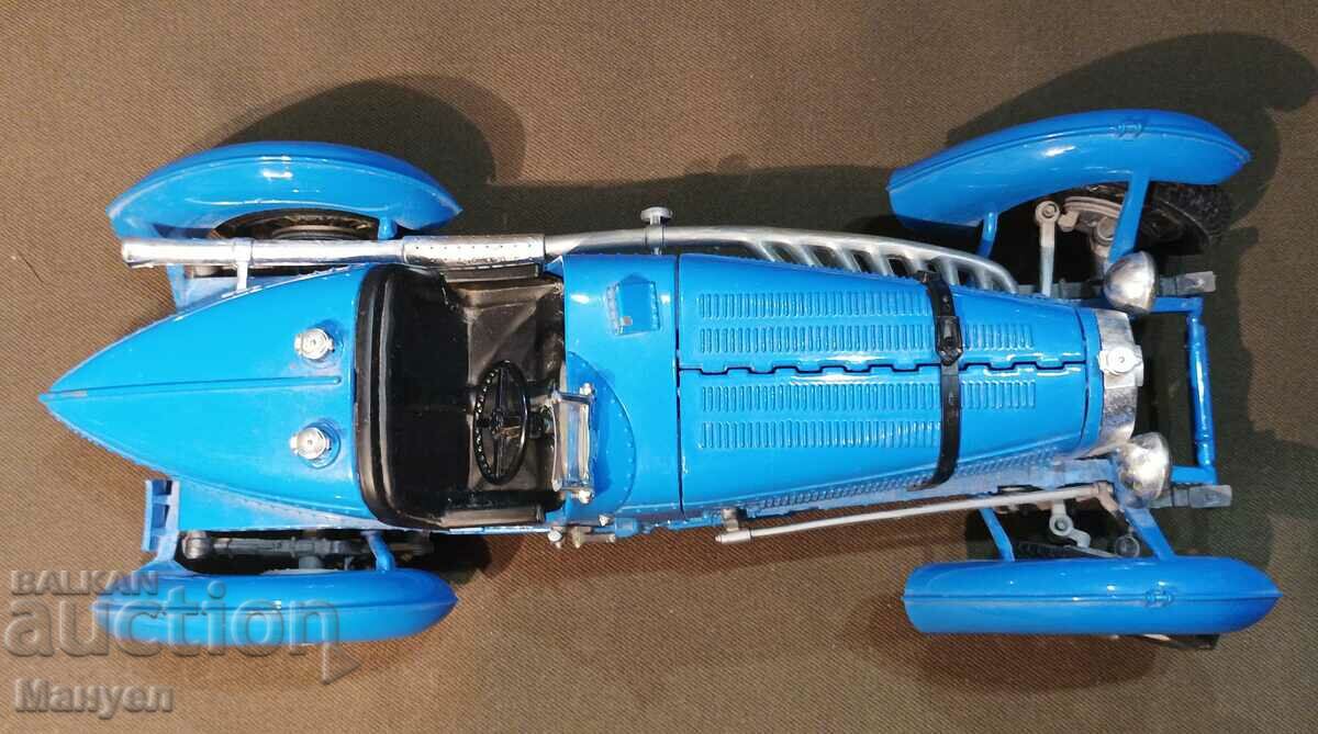 Auction I am selling an old car model. Auction I am selling an old car model.